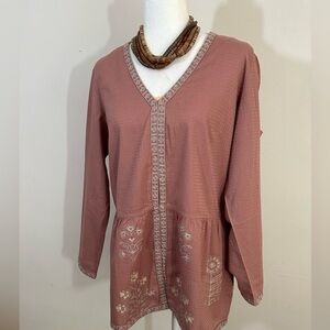 Logo lavish  sz sm tunic style top that can be worn open or closed in the front